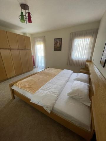 טיראנה Evendum Central Apartment 1 מראה חיצוני תמונה